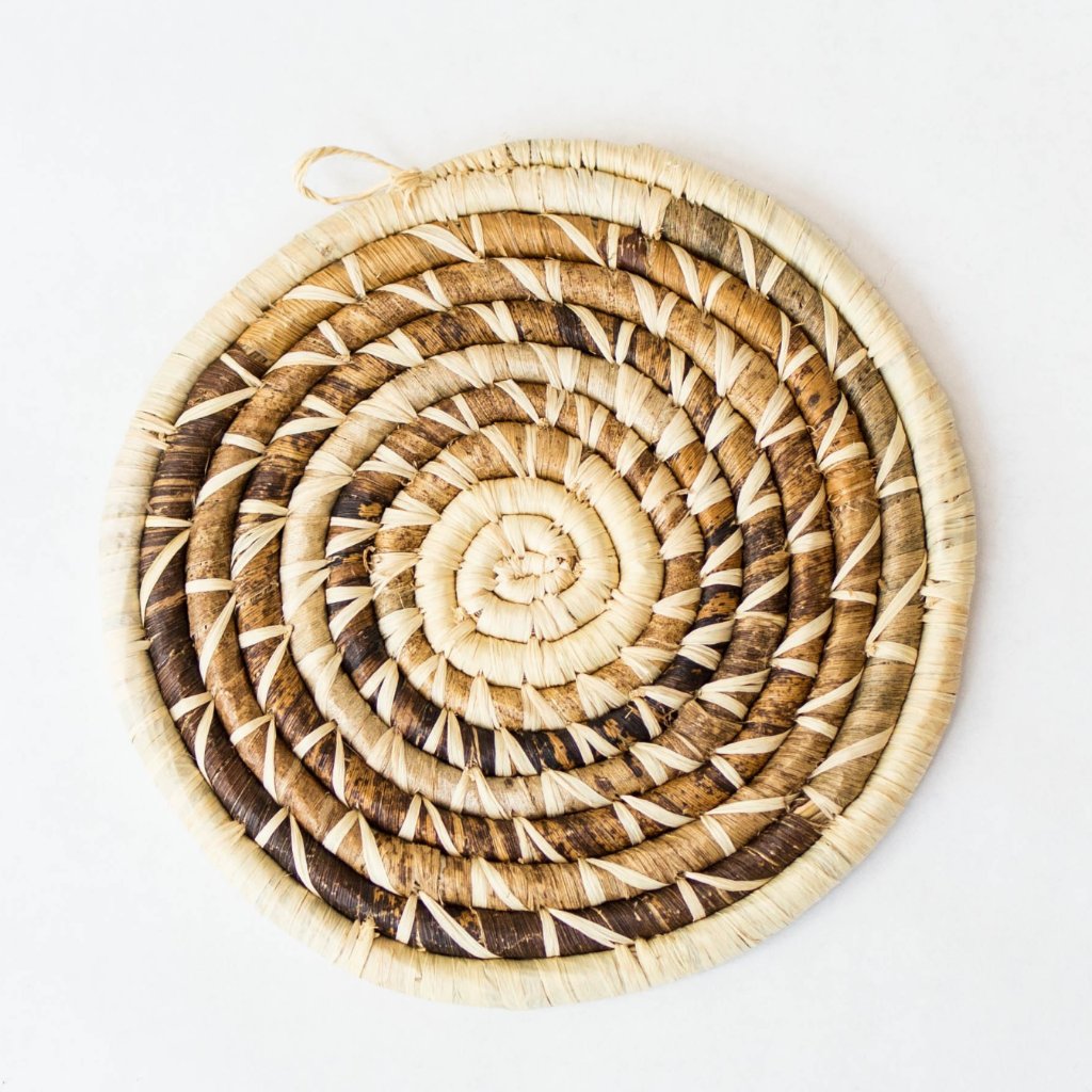 インドの華　マルチカラー　トリオ Grass-Woven Trivet– FMSC MarketPlace