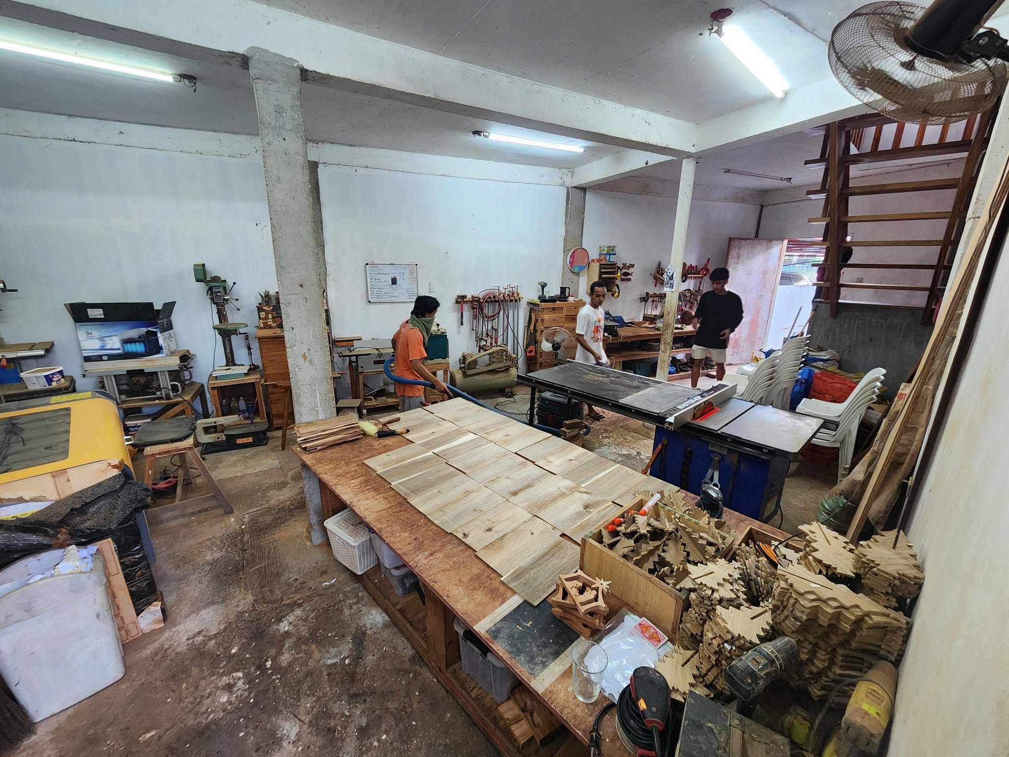 Mangium Wood Christmas Tree - FMSCMarketplace.org