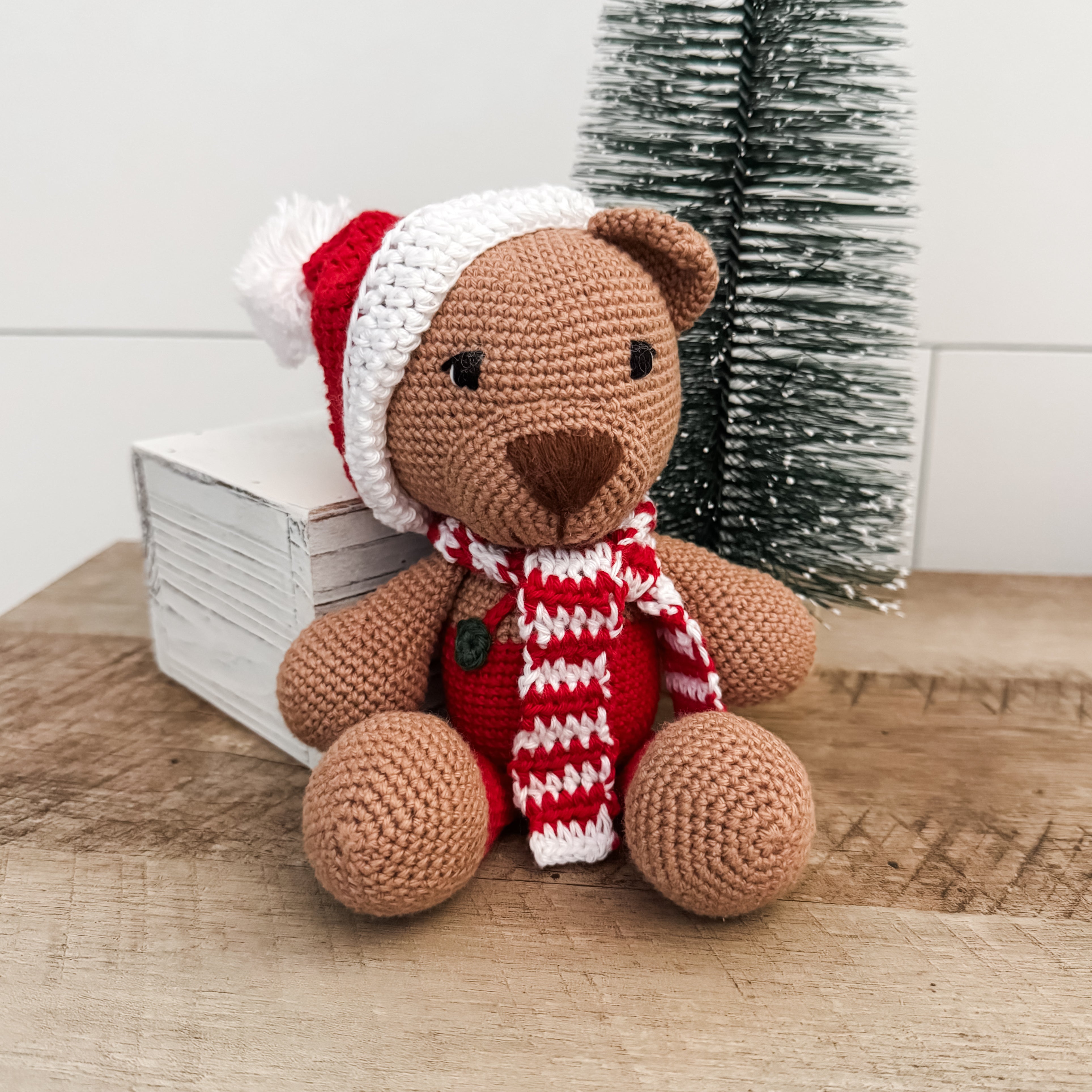 Amigurumi-Christmas-Bear_Red-Overalls.jpg