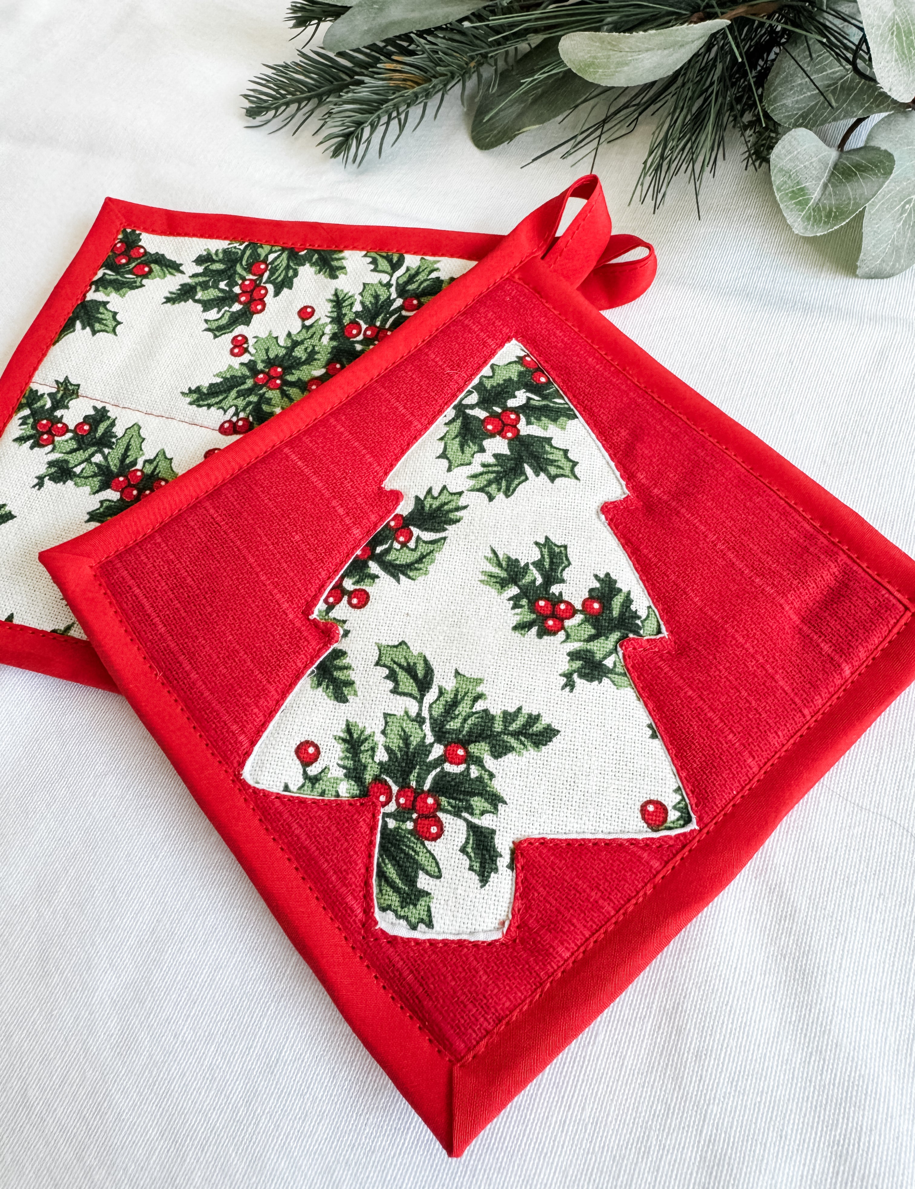 Christmas-Tree-Cut-Out-Potholders-2.jpg