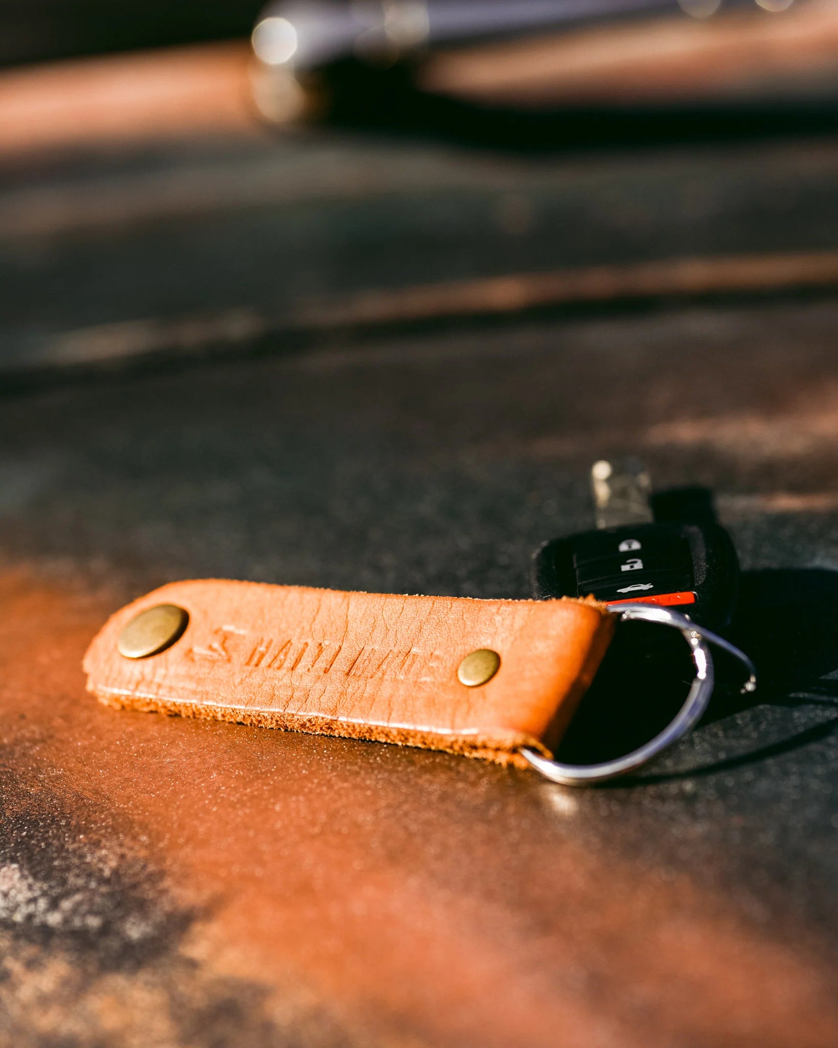 Haiti-Made-Pa-Pedi-Keychain-Cognac-L.webp