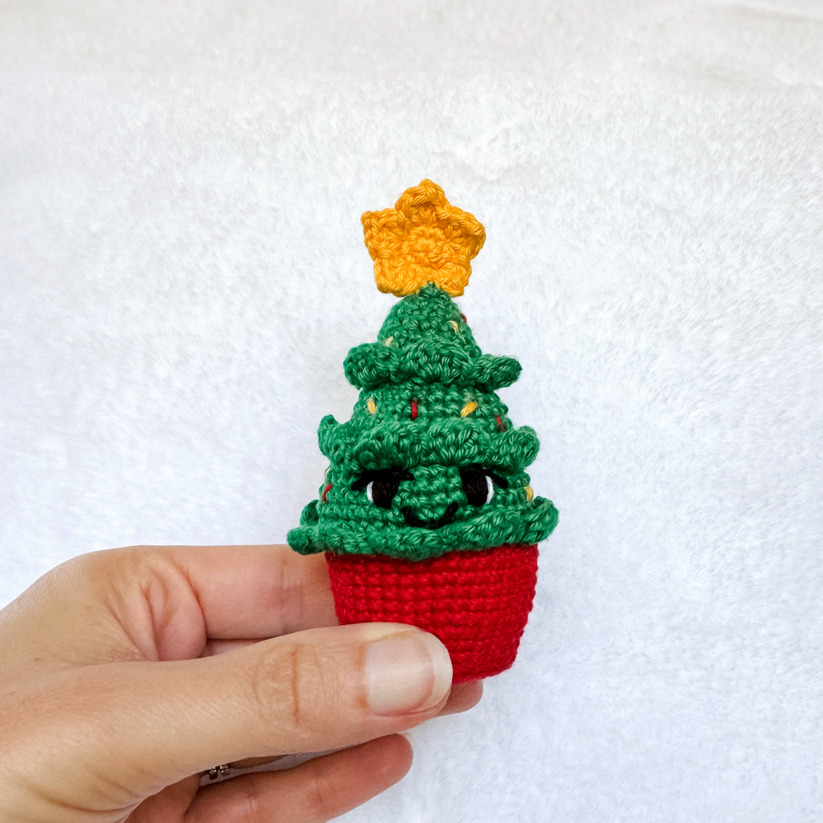 Mini-Amigurumi-Christmas-Tree-3.jpg