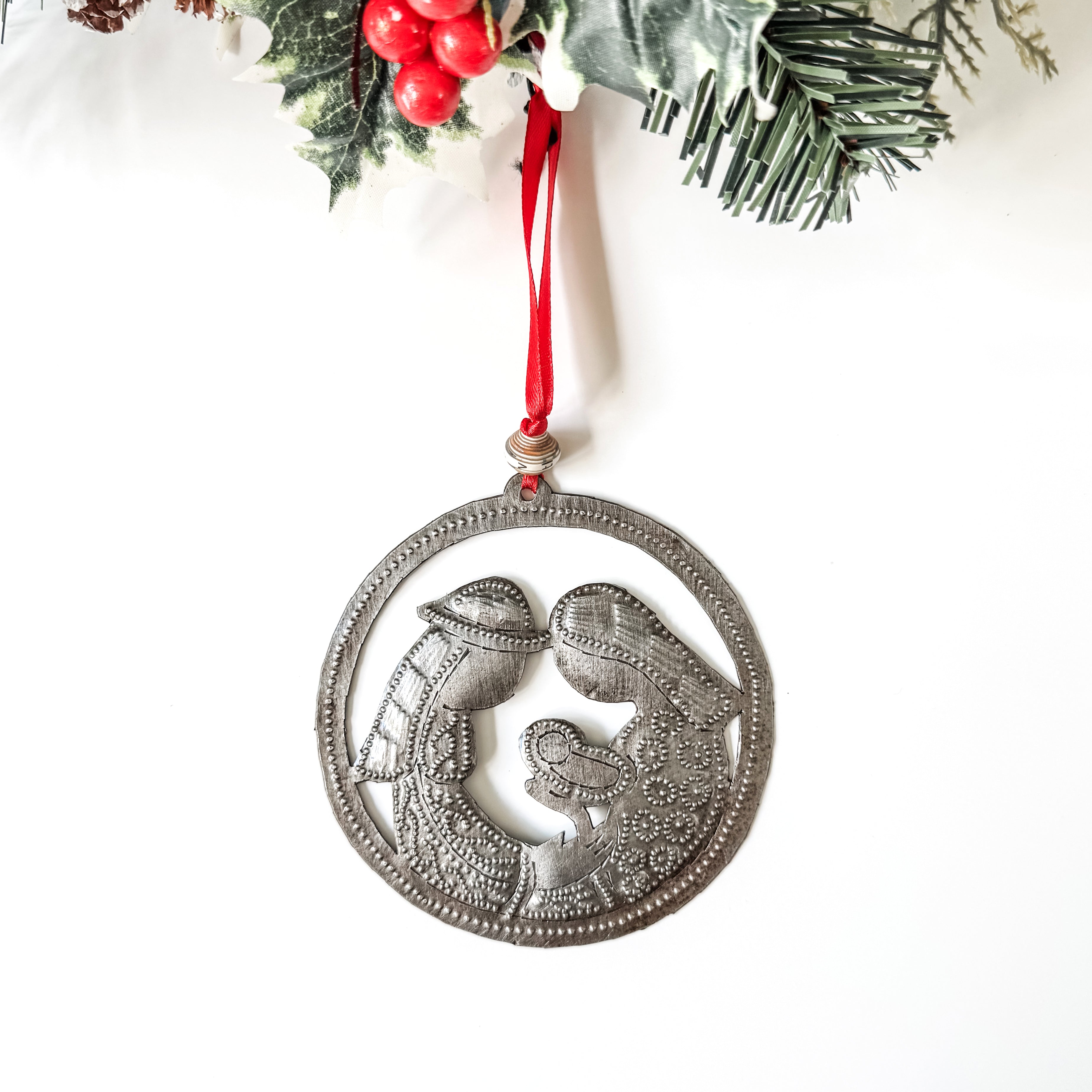 Remilus-Nativity-Ornament.jpg