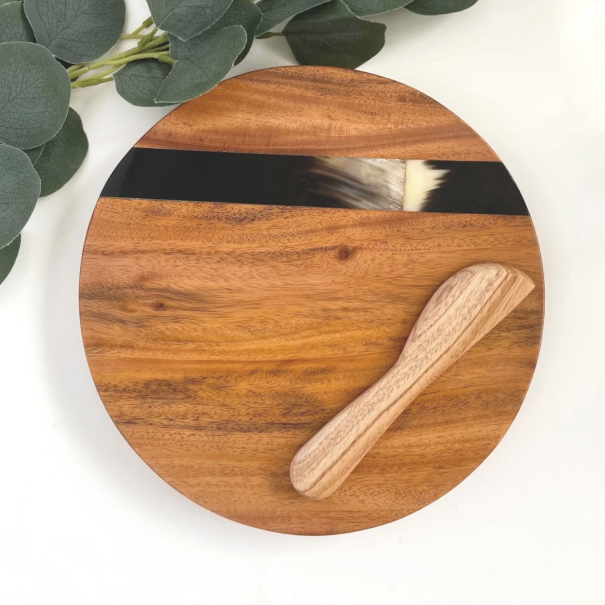 Round-Cheese-board-with-Spreader.jpg