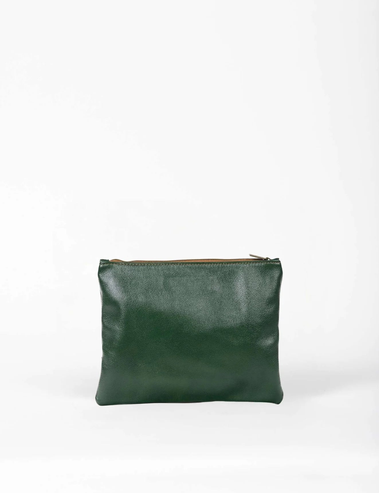 large-pouch-green-fall-back-view_1323x1800_jpg.webp