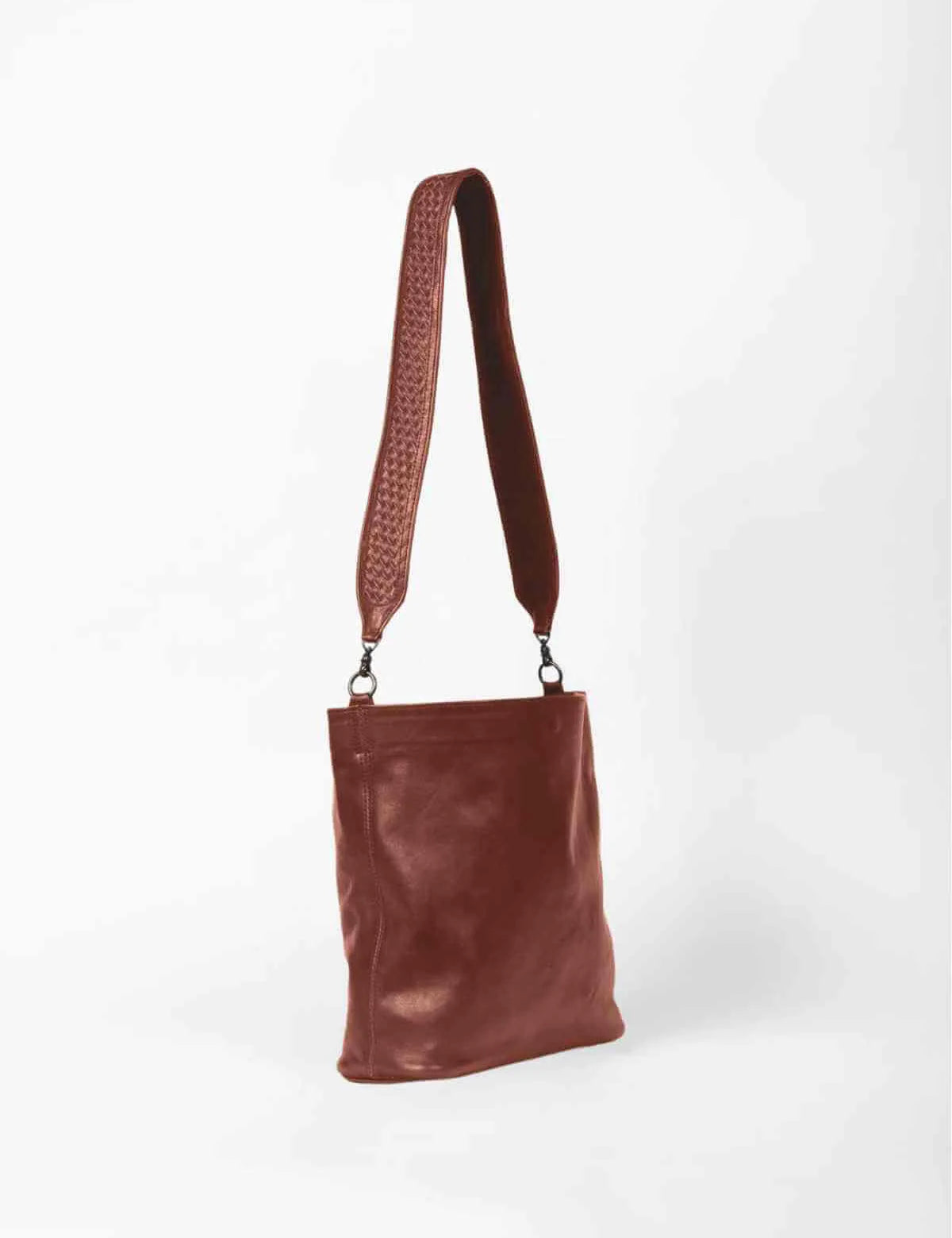 sarah-shoulder-bag-mahogany-in-side-view__1200x1632_jpg.webp
